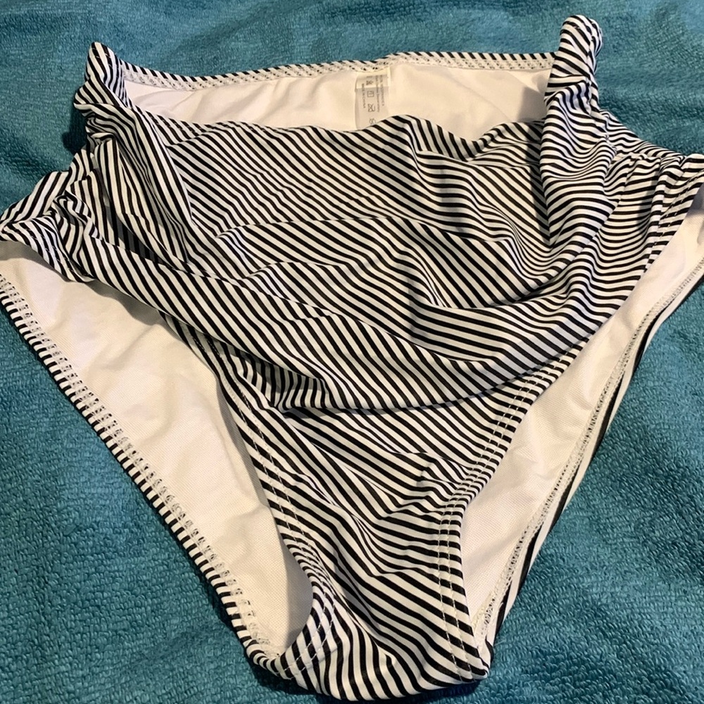 Diagonal stripe, black and white swim bottoms